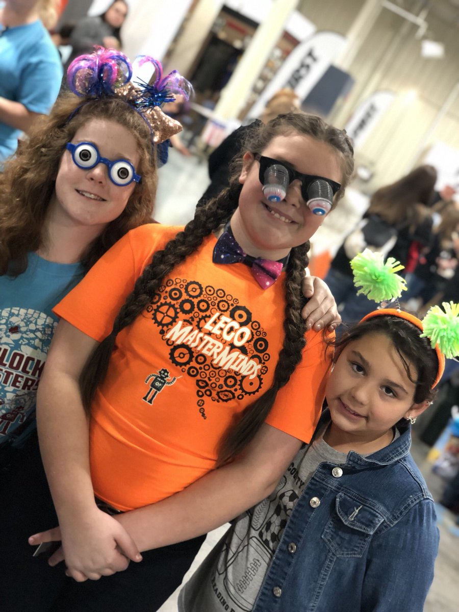 HCAKnights_'s tweet photo. These students had a great weekend at the Regional Robotics Tournament #hcaknights https://t.co/SBeZe8vSsE