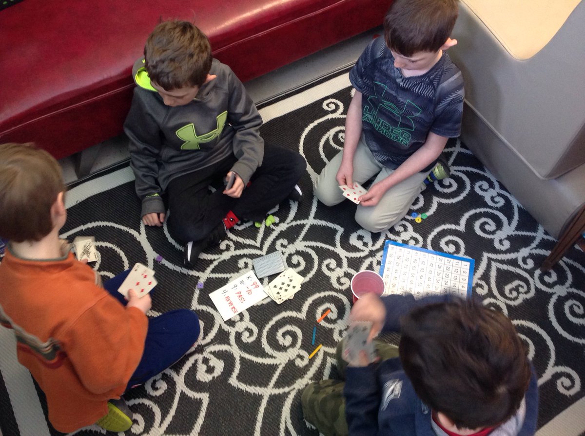 ElmaGrade2_3's tweet photo. @ElmaGrade2_3 playing new math games. 👍🏼👦🏼👧🏻👦🏻👧🏼🎲🏆 https://t.co/HaIIYZznAx