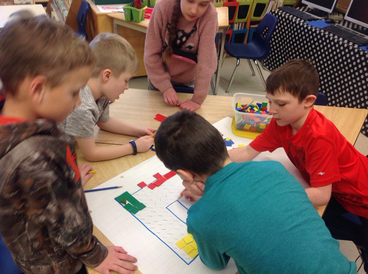 ElmaGrade2_3's tweet photo. @ElmaGrade2_3 exploring Perimeter and Area. https://t.co/Cjdh7I4A7h