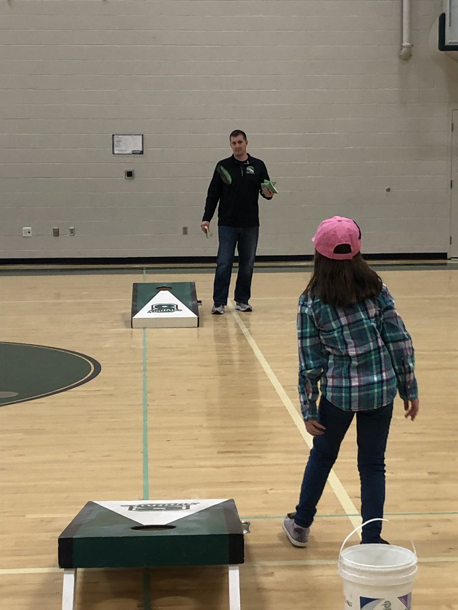 200SmithieDrive's tweet photo. GMS family game night. Great times with our school family. #greenmiddleschool #smithieproud https://t.co/VUjwvoyD5K