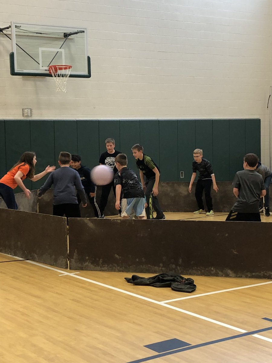 200SmithieDrive's tweet photo. GMS family game night. Great times with our school family. #greenmiddleschool #smithieproud https://t.co/VUjwvoyD5K