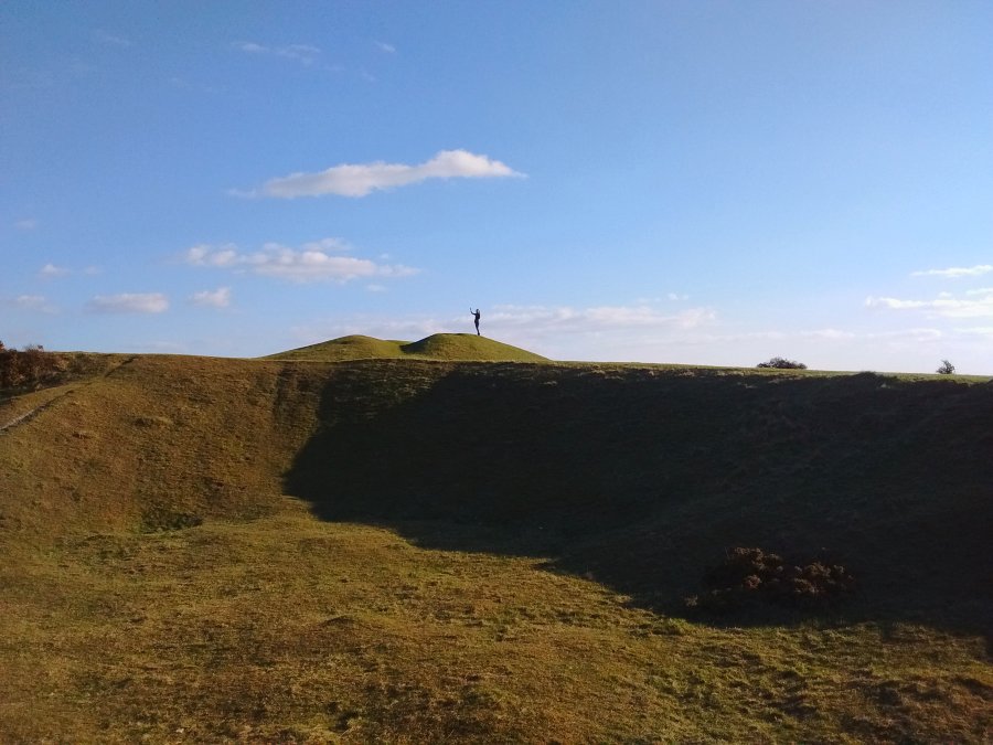 Collector140mya's tweet photo. Great visit to see The Long Man of Wilmington today. Stunning views from the top. #landmark #landscape #Sussex #Wealden #TheLongMan #EastSussex #England https://t.co/QbWmKu4YXW