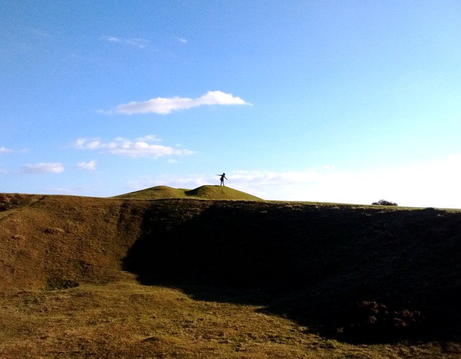 Collector140mya's tweet photo. Great visit to see The Long Man of Wilmington today. Stunning views from the top. #landmark #landscape #Sussex #Wealden #TheLongMan #EastSussex #England https://t.co/QbWmKu4YXW