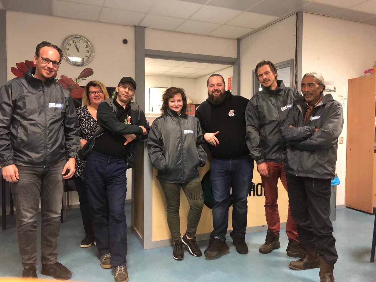 Petje af voor de kanjers uit onze vrijwilligerswerkgroep! 

Drie volle dagen hebben zij zich ingespannen voor een schoner en socialer #Tiel.

#NLdoet2019 #LOD2019 #IedereenDoetMee  #TielTipTop

<a href="/scrumboks/">Rugbyclub de Scrumboks</a> <a href="/sv_TEC/">s.v. T.E.C.</a> <a href="/ScoutPhoenix/">Scouting Phoenix Tiel</a> <a href="/albertheijn/">Albert Heijn</a> <a href="/nederlandschoon/">Supporter van Schoon (initiatief van Verpact)</a> <a href="/gemTiel/">gemeente Tiel</a> <a href="/WR_Tiel/">Wijkregisseurs Tiel</a>