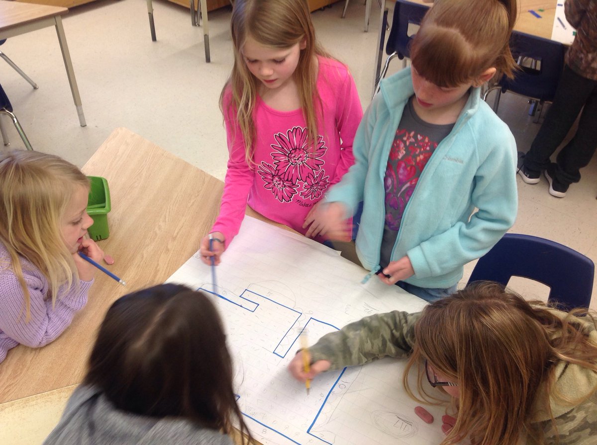 ElmaGrade2_3's tweet photo. @ElmaGrade2_3 exploring Perimeter and Area. https://t.co/AAyhoNHQN7