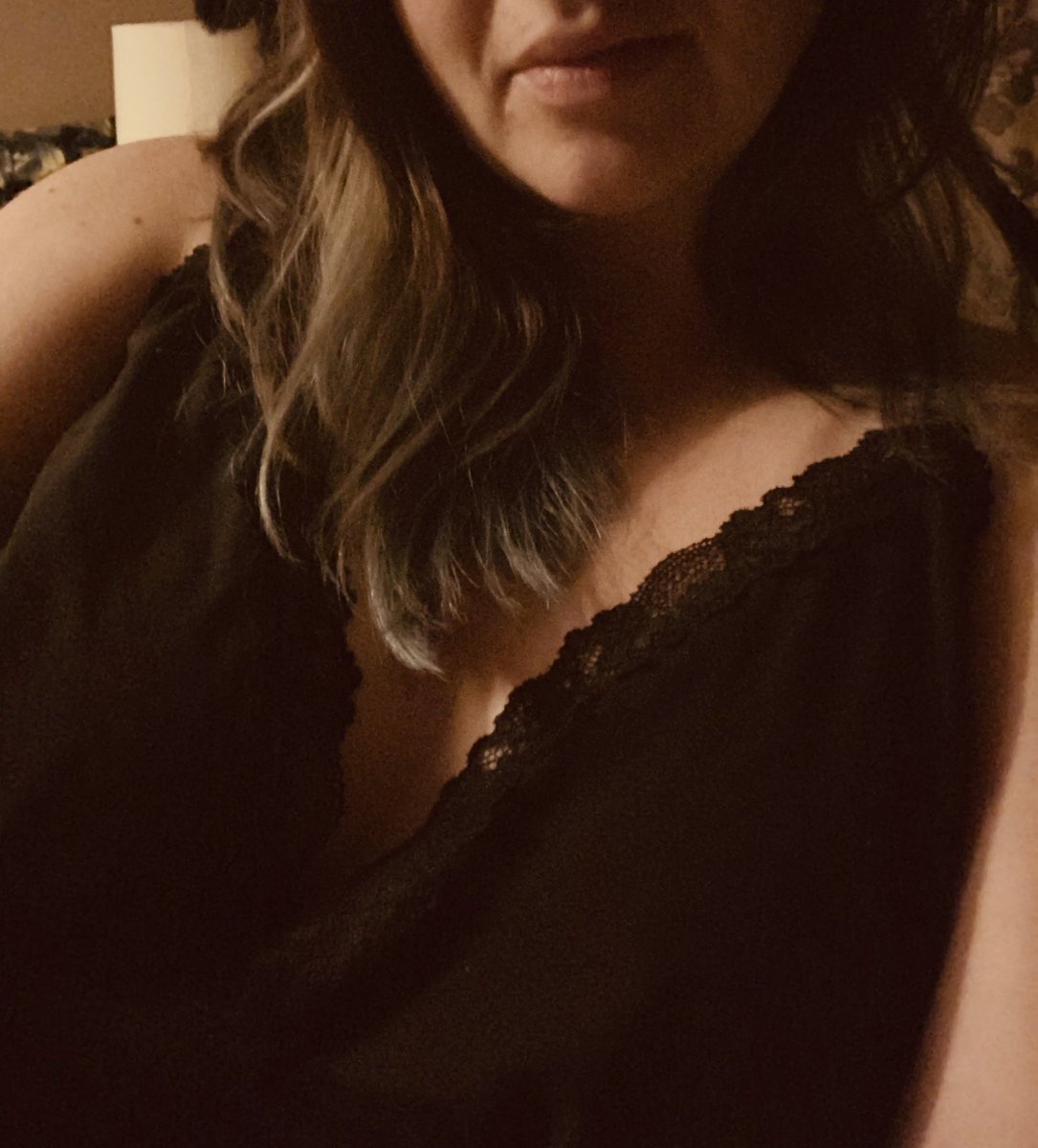 hotwifewannabe's tweet photo. So... bedtime for me! Gives me time to reflect on what a great Monday it’s been! Was able to spend some quality time with my FB, some of it on my knees 😉Sweet dreams tonight! #hotwifegoals #fbgoals #selfie #goodnight https://t.co/7TS6LOAw70