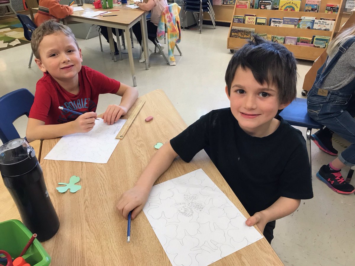 ElmaGrade2_3's tweet photo. @ElmaGrade2_3 using patterning and collage to create Spring Shamrocks. https://t.co/V7uO2IgheZ