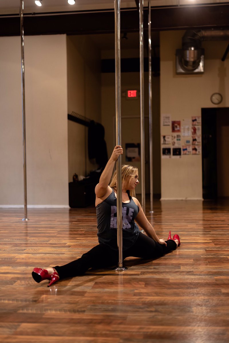 cruicej's tweet photo. Sharing some photos from my @phillycurrent shoot with the instructors at @polehaus, a 2019 #PCPick. The core strength to perform their moves is unbelievable https://t.co/hDBPl5QIVy