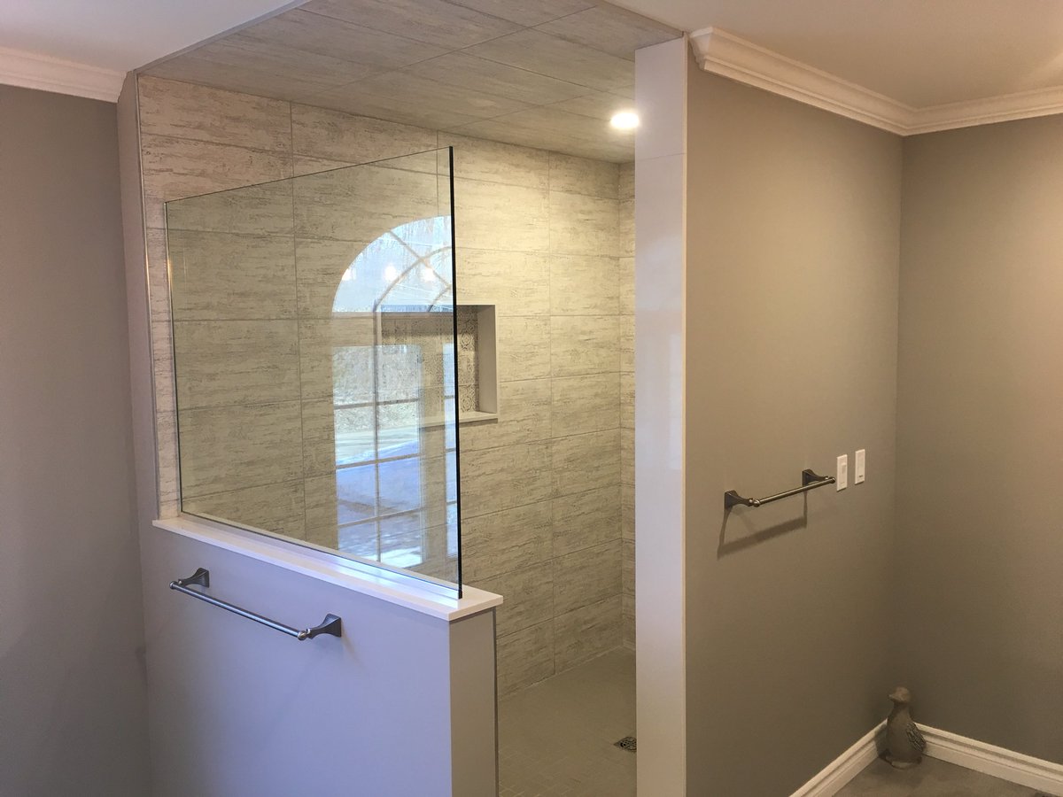 Perry_199's tweet photo. Gowanlock bath/bedroom reno complete @plumbobbyinc #customshower @schluterNA @LATICRETE #thompsonglass https://t.co/F5uD9I54yg