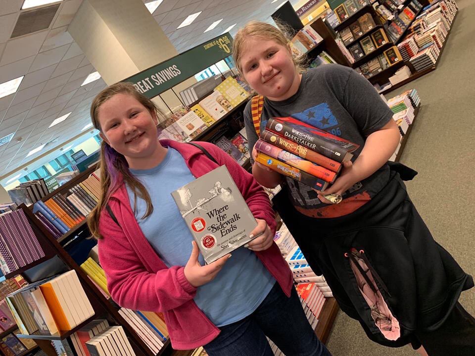 DWest_AMS's tweet photo. It was a great day celebrating our Battle of the Books students @MarketCommon with a movie, pizza &amp; a free book from Barnes &amp; Noble! We ended the day back at AMS battling it out!! Can’t wait to announce our winners tomorrow!! @AynorMiddle #HCSLibraryMedia #BlueJacketsRead #mslib https://t.co/IWeL1faURe