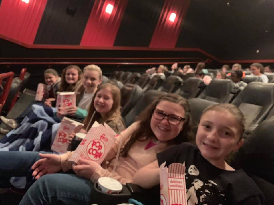 DWest_AMS's tweet photo. It was a great day celebrating our Battle of the Books students @MarketCommon with a movie, pizza &amp; a free book from Barnes &amp; Noble! We ended the day back at AMS battling it out!! Can’t wait to announce our winners tomorrow!! @AynorMiddle #HCSLibraryMedia #BlueJacketsRead #mslib https://t.co/IWeL1faURe