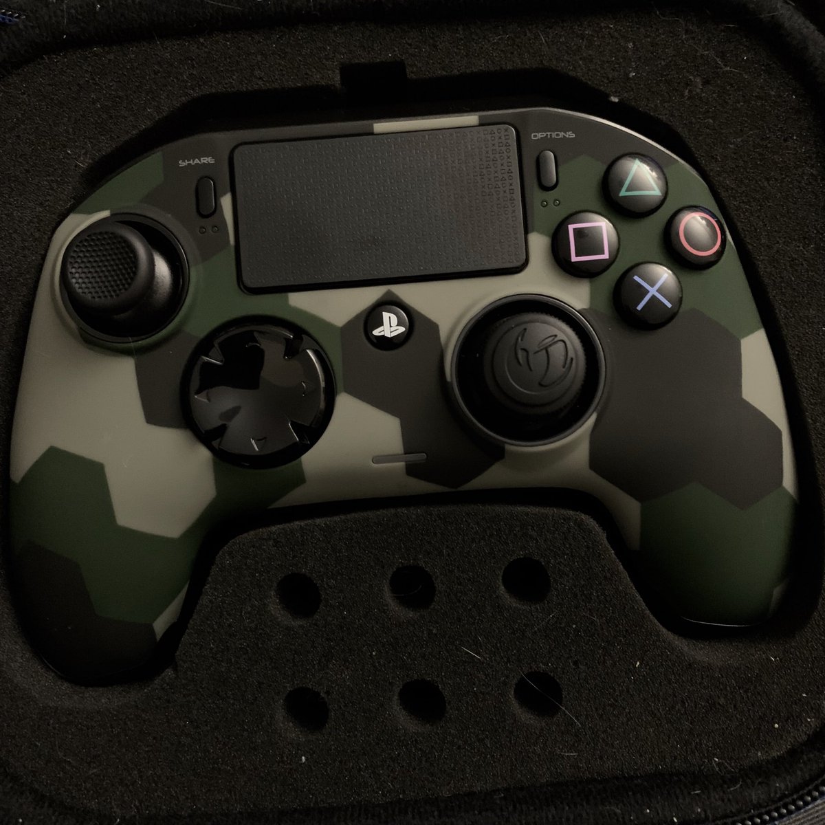 ProFumaSoccer's tweet photo. @NaconFR Merci pour votre soutien, le Community Manager Nacon au top et SAV au top. Ce fut compliqué de faire comprendre à @Micromania_Fr le concept de Garantie mais on y est arrivé. Quel plaisir de rejouer sur la #RevolutionProController2 👌 https://t.co/GrY5TfHfV5