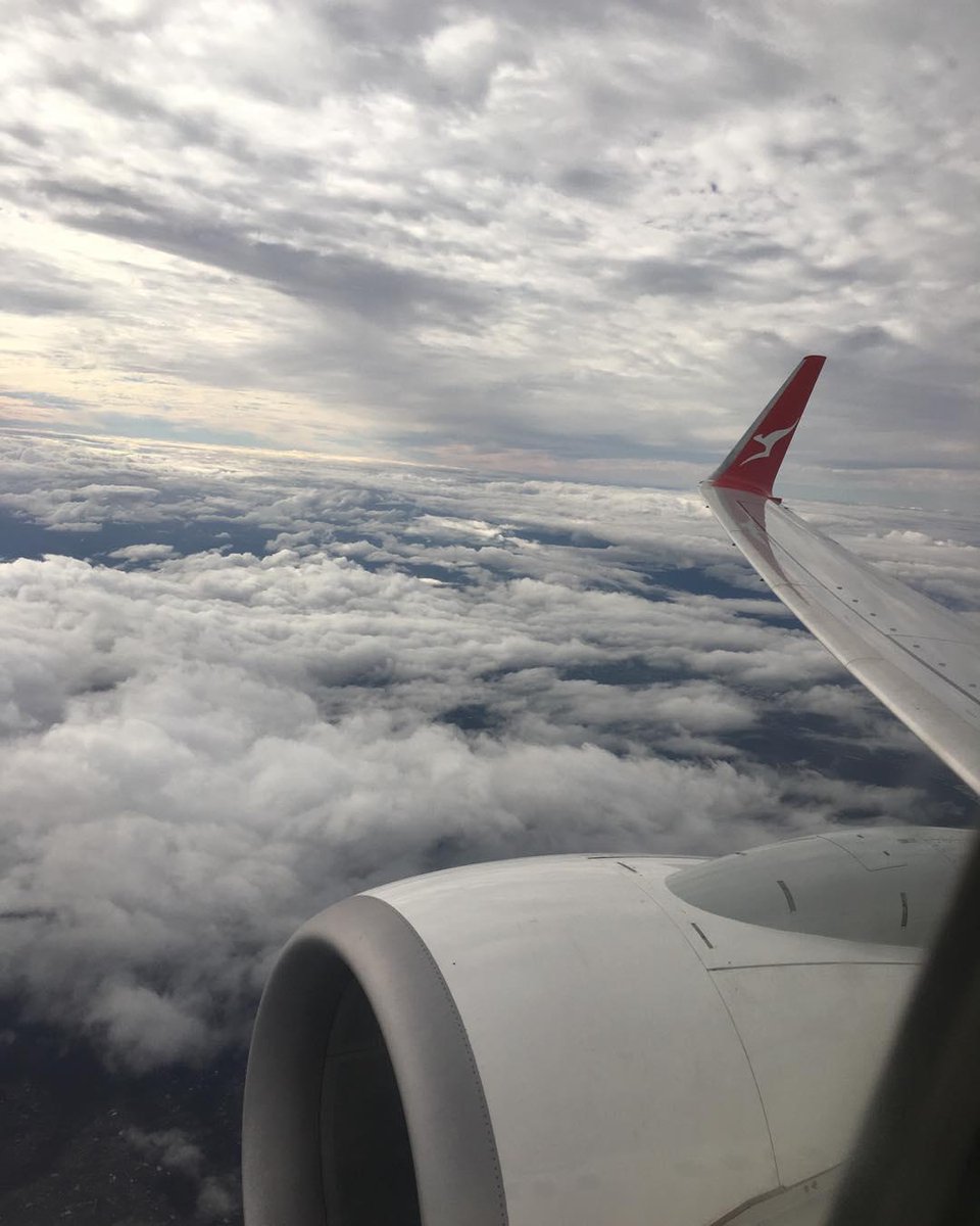 QantasUSA's tweet image. This week's #viewfromawindow is from between two layers of clouds. Do you prefer window seat or aisle? 

Image credit: @ heydabbo