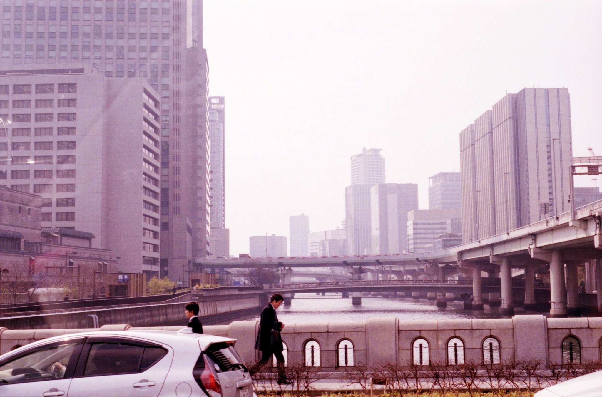 Tomonari Ishiguro على تويتر 黄砂 花粉でかすむ大阪 花粉症 Nikon F70d Filmphotography Film Expiredfilm T Co Nm2ufrlthp تويتر