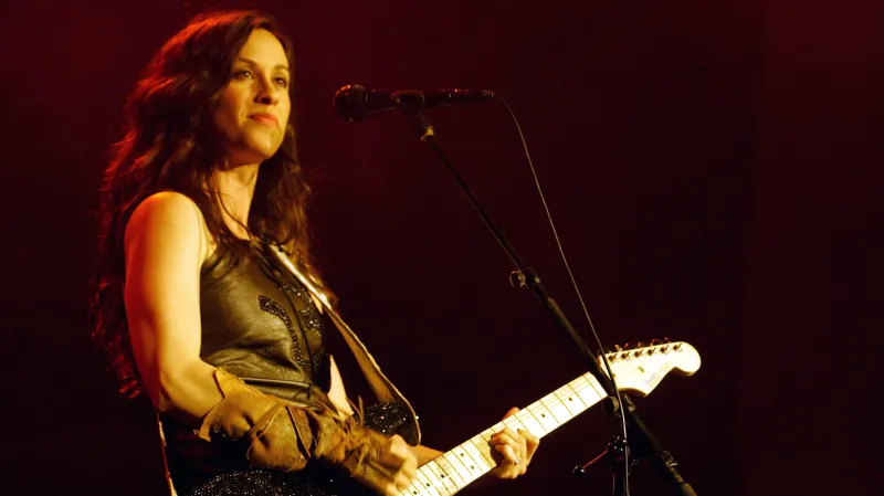 Jezebel's tweet photo. Jagged Little Pill is actually very bad??? https://t.co/eF0BGZgbgP https://t.co/hm86N5QbsD