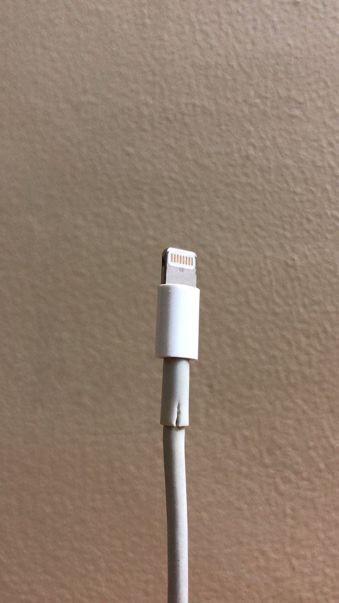 amrith's tweet photo. TFW Apple can make titanium cards but can't make these right. #AppleEvent https://t.co/FMqzlyCAUF