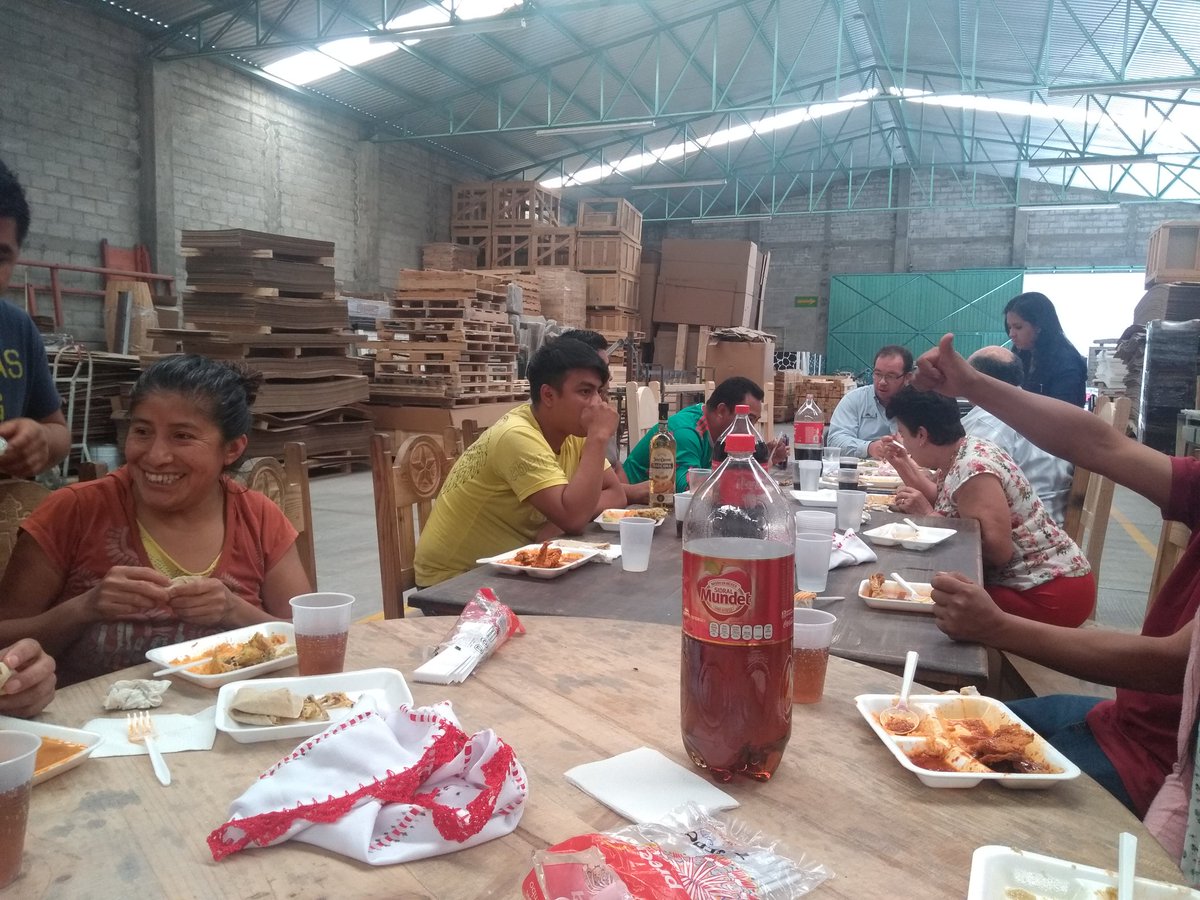 Intamex_'s tweet photo. Festejo del día del carpintero... Nuestro personal es el principal motor de nuestro éxito. https://t.co/OcsCEzbFeh