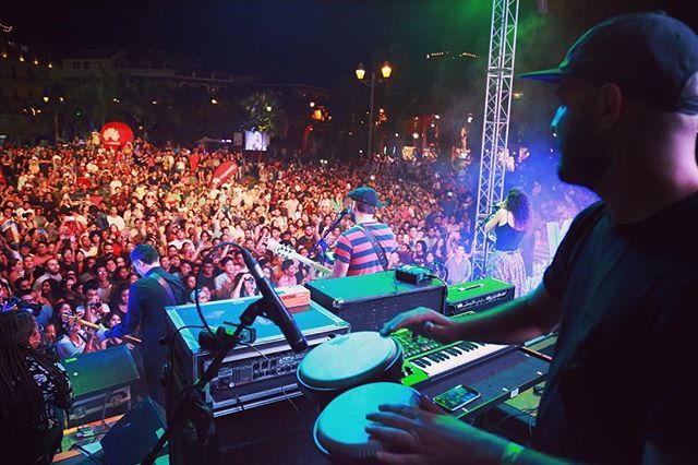 Cienfue's tweet photo. ¿Estuviste con nosotros en @macrofest ? ¡Tag a tus amigos en esta foto!
📻✨🌺
foto: @omleduc
#cienfuertes #macrofest #cienfue #show #pty507 #panama #pty #concierto #envivo #latinrock #latin https://t.co/zaVzjHScdI https://t.co/y8KJfYHSrw