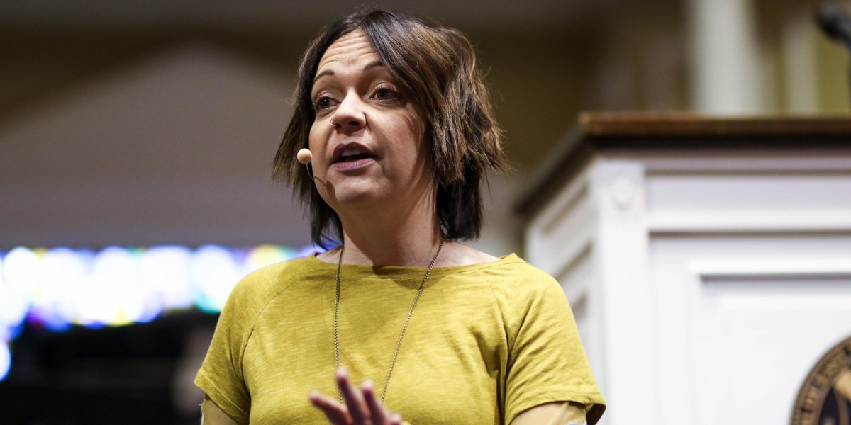 ETBU's tweet photo. Thank you to Hub Urban Ministries Founder Cassie Hammett for kicking off #GlobalMissionsWeek by reminding the #ETBU community that, as believers, we are all called to missions. In your life right now, how can you make disciples? #ETBUChapel https://t.co/VeslJopIdN