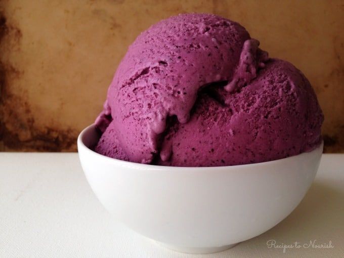 This delicious Blueberry #Cheesecake #IceCream is bursting with that classic cheesecake flavor with berry goodness to boot. It’s made with real food ingredients, naturally sweetened and so easy to make. via <a href="/Recipes2Nourish/">Recipes to Nourish</a> #blueberries buff.ly/2vgjARJ