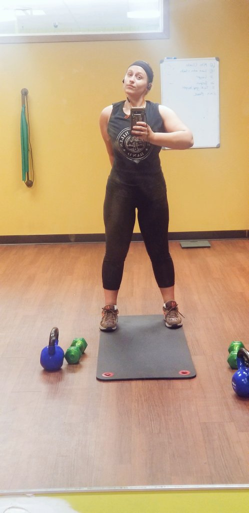 AdvanceEquine's tweet photo. Workin' on my #fitequestrian bod. Arm day - killin' it! What do y'all do for #armday? #gymspiration #horses #horsegirlsrule #fitspiration #equestrian #fitnessjourney #gymlife #armsaredead https://t.co/hFmLb6teem