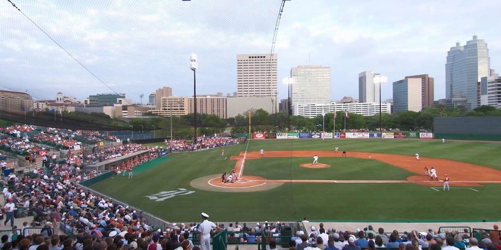 alexj_deleon's tweet photo. I am excited to announce my commitment to Rice University. Thank you to everyone who has helped me get to this point! #GoOwls https://t.co/t72cSyhv2d