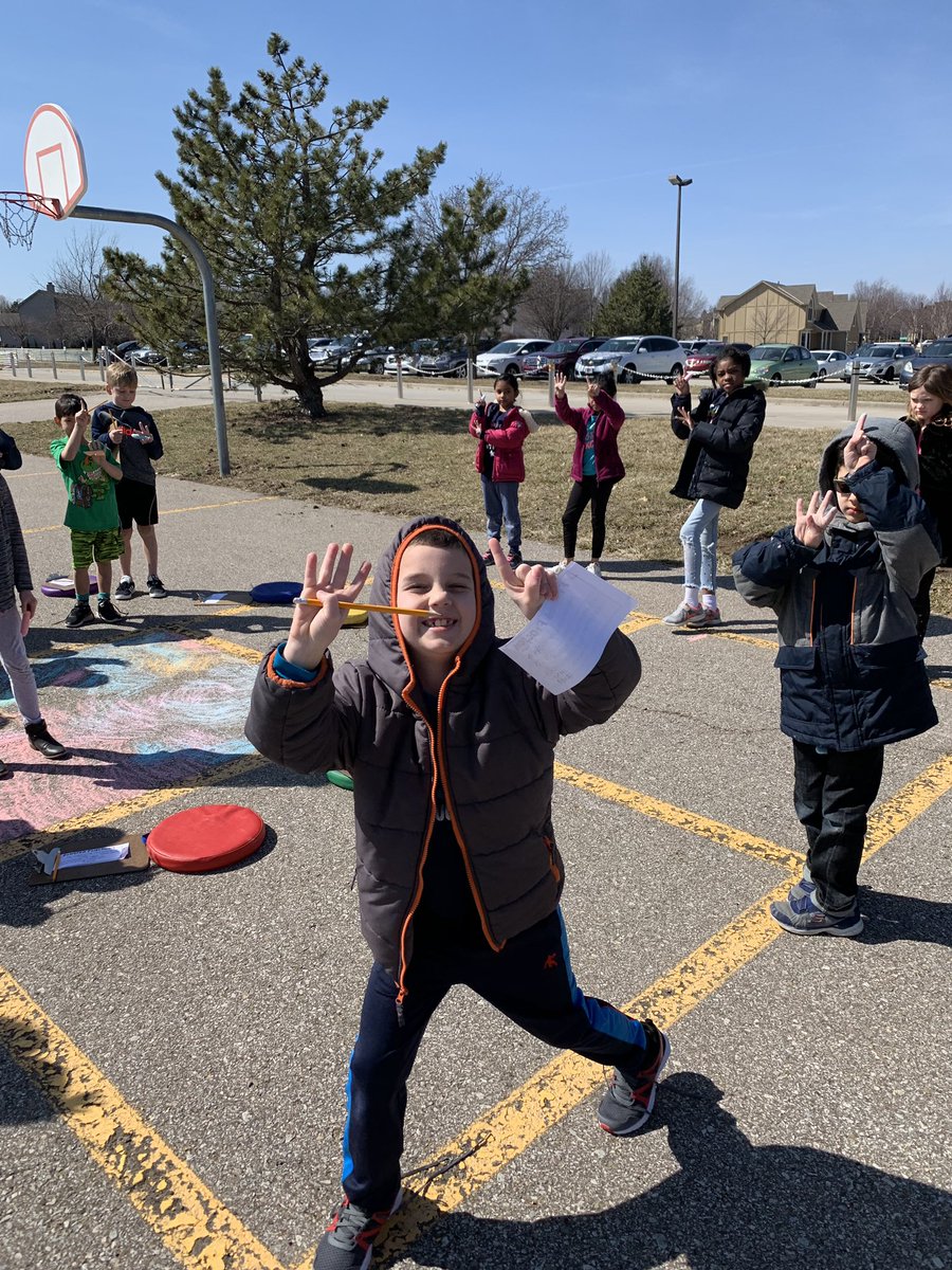 HrtCoda's tweet photo. Who needs white boards when you have a beautiful day and chalk. Thankful for the sun for coming out and inspiring my lesson! #mathoutside #theylovedeveryminute #theytrulyunderstoodtoo #fractionsatefun https://t.co/JtPzkidBHn
