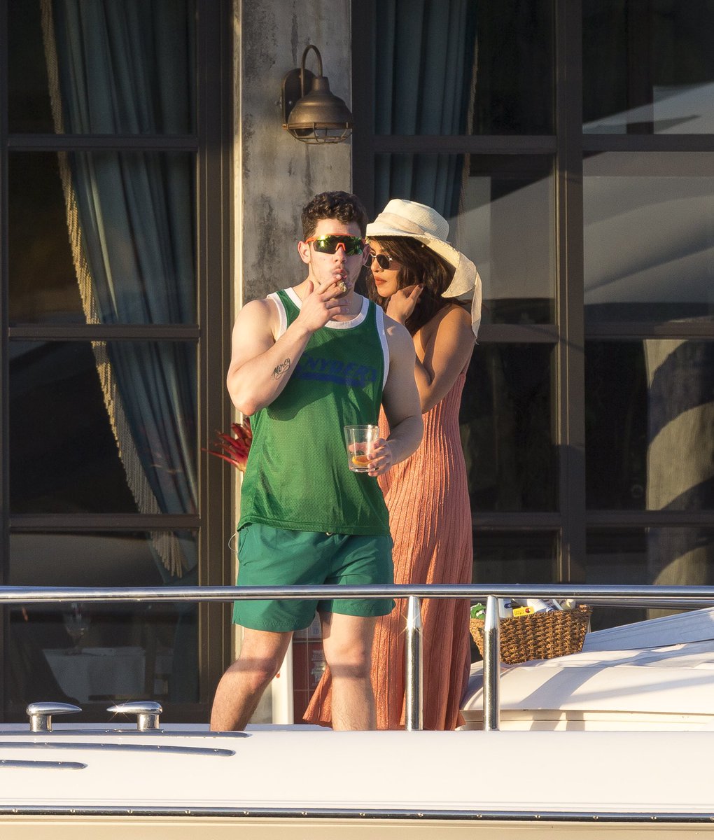 Priyanka Chopra and Nick Jonas on vacation in Miami, 03/25/2019