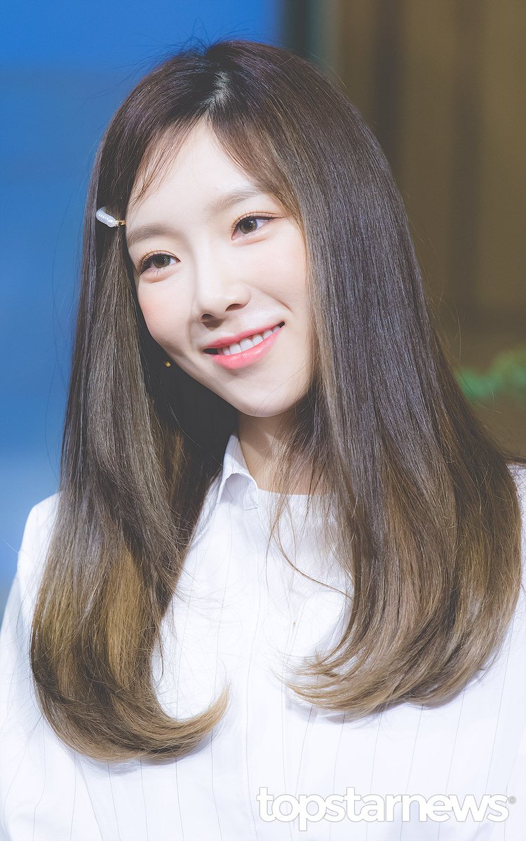 OneGenerationBr's tweet photo. [COMPILATION] 190326 #Taeyeon - Beanpole x Monthly Yoon Jongshin Press Conference.

📷 https://t.co/CLWv6IC5Ag  (207 press pics) https://t.co/B0I5df1EUQ
