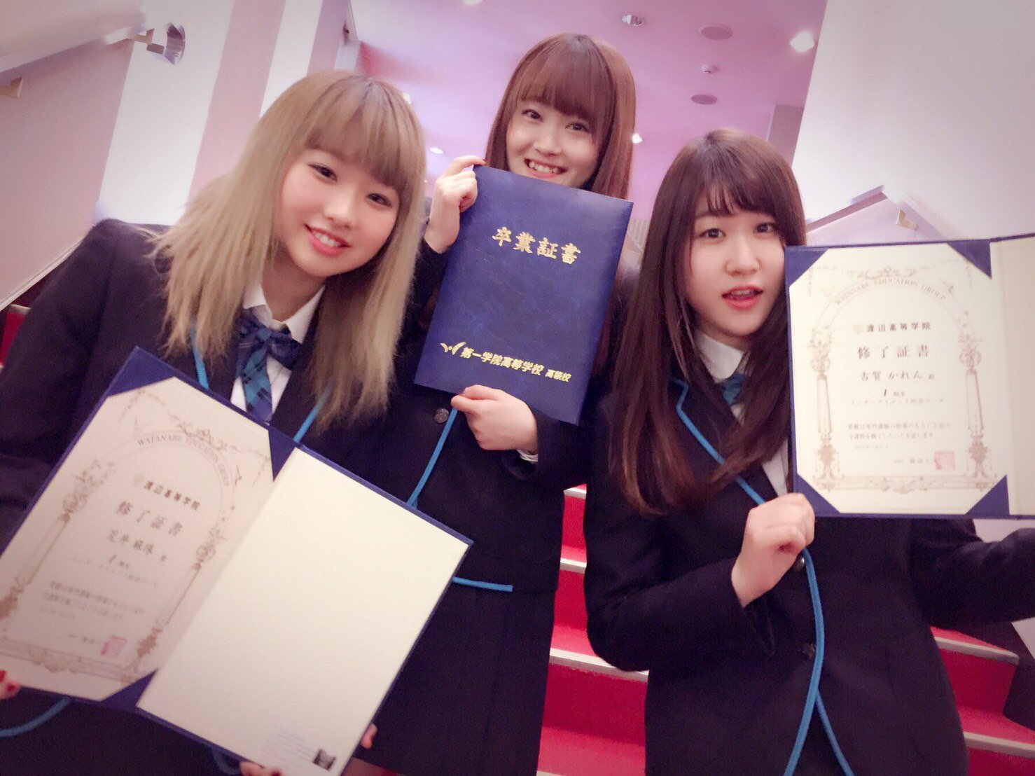リトグリ大ファン Manaka高校卒業おめでとう Manakaの制服の卒業式写真を待ってるよー Littlegleemonst リトグリ 最年少も高校卒業 T Co C9oq2ogbjp Twitter