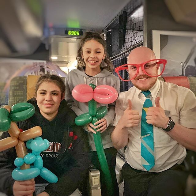 zachwells88's tweet photo. Meeting more amazing people every single day! Thanks to these two for some great laughs together. I’m continue to enhance the train travel experienceone balloon at a time. #mybigredglasses #twothumbsup #smile #balloonart #balloonflower #balloonmonkey #mo… https://t.co/0Yx8VTpFug https://t.co/Lj5SsQGL5h