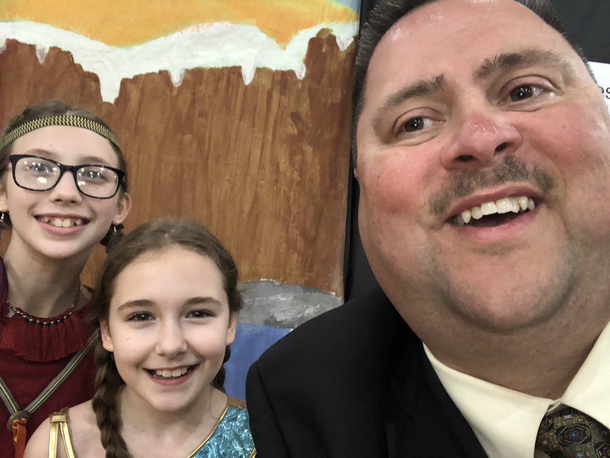Woodfordsuper1's tweet photo. Wax museum selfie!!#fcsinspire https://t.co/2ubMeYUebu