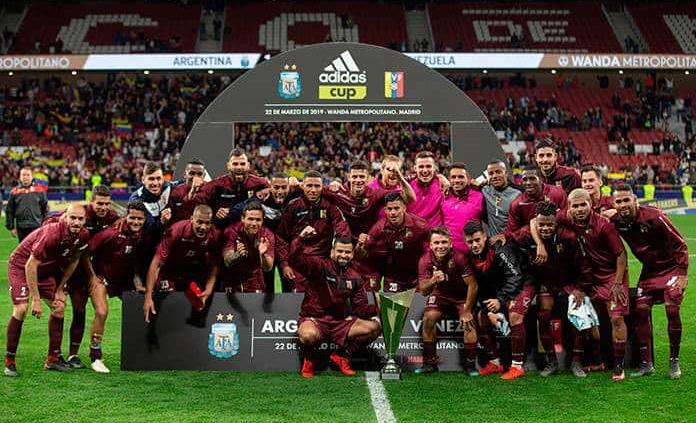 henryjm2011's tweet photo. @fpetrocelli Será que la VINOTINTO ganó la Copa ADIDAS con la marca GIVOVA y eso no le gustó a algunos. https://t.co/lj0MyQ7FRe