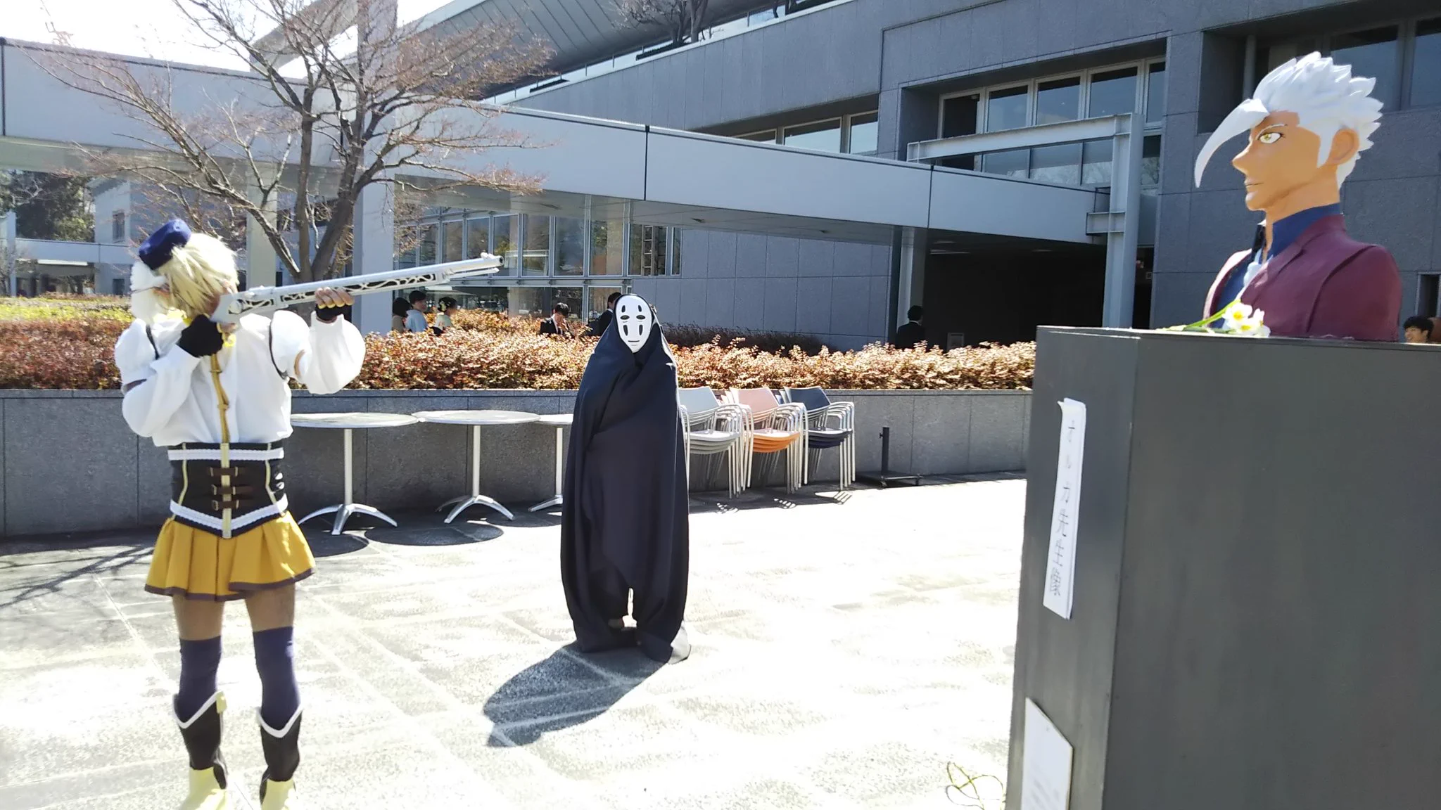 京大の卒業式！！コスプレだらけのカオスな風景ｗｗｗ