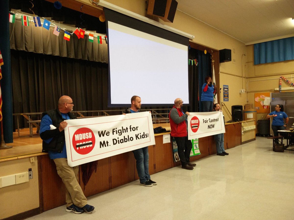 craigyen's tweet photo. It's packed in here. Community rally at #mdusd #workingwithoutacontract #WeFightForMtDiabloKids https://t.co/02Ox46JTCz
