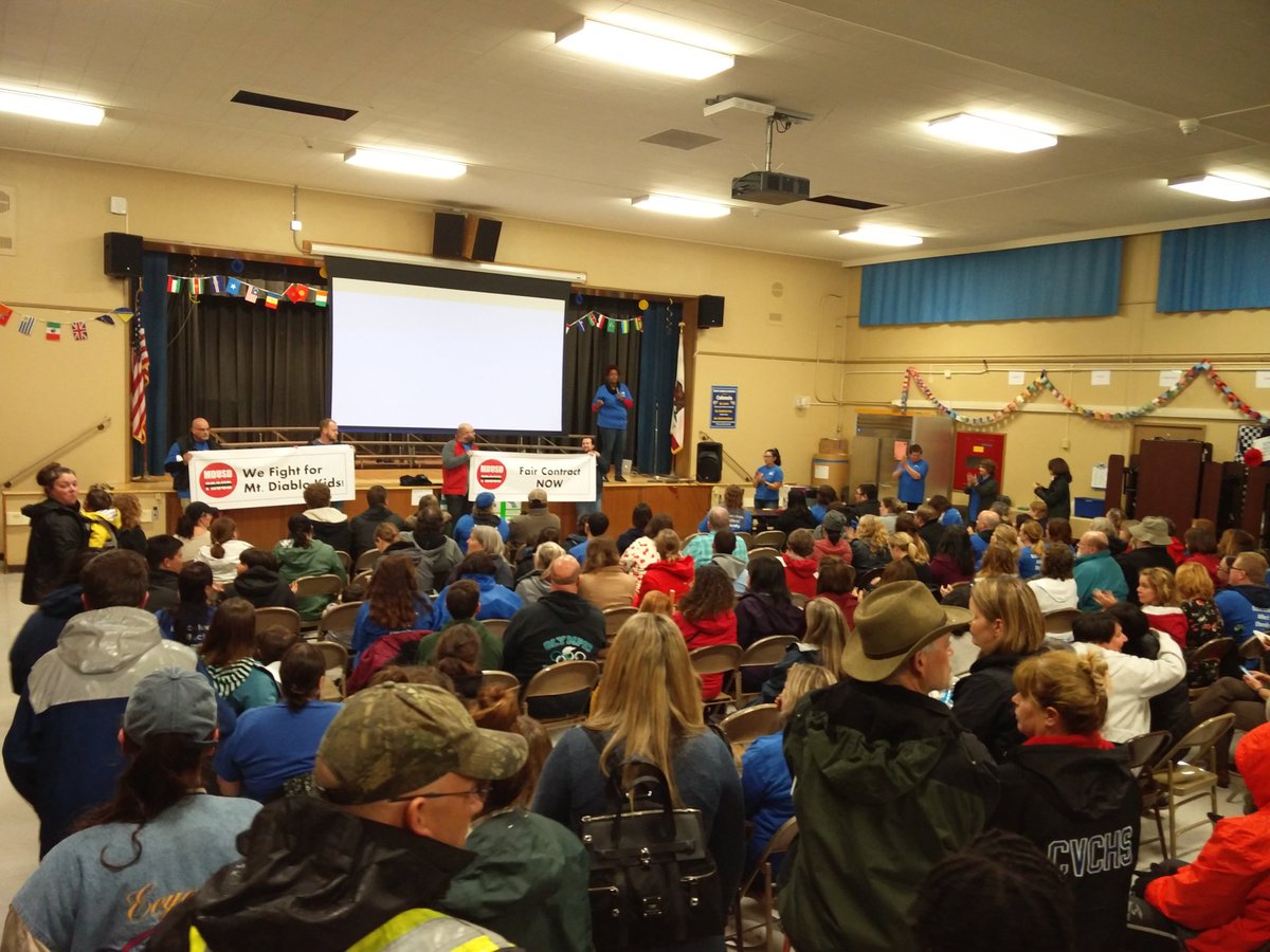 craigyen's tweet photo. It's packed in here. Community rally at #mdusd #workingwithoutacontract #WeFightForMtDiabloKids https://t.co/02Ox46JTCz