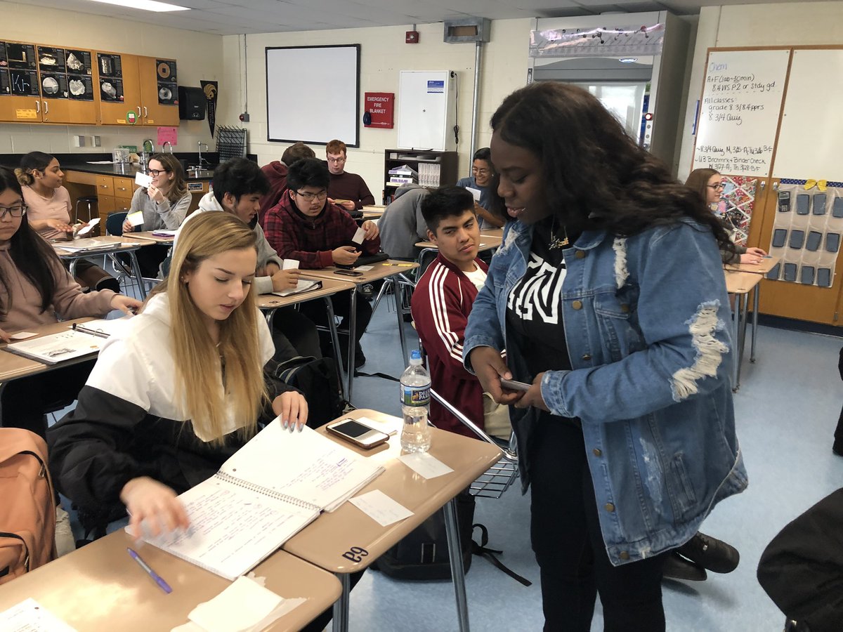 DOminiakSCIENCE's tweet photo. The best part of when the students write their own review questions then battle each other with them is when you hear “YES I KNOW THIS!!!!” #collsedu #dominiakscienceattack #battleofknowledge #proudteacher https://t.co/zBmpPcMx2i