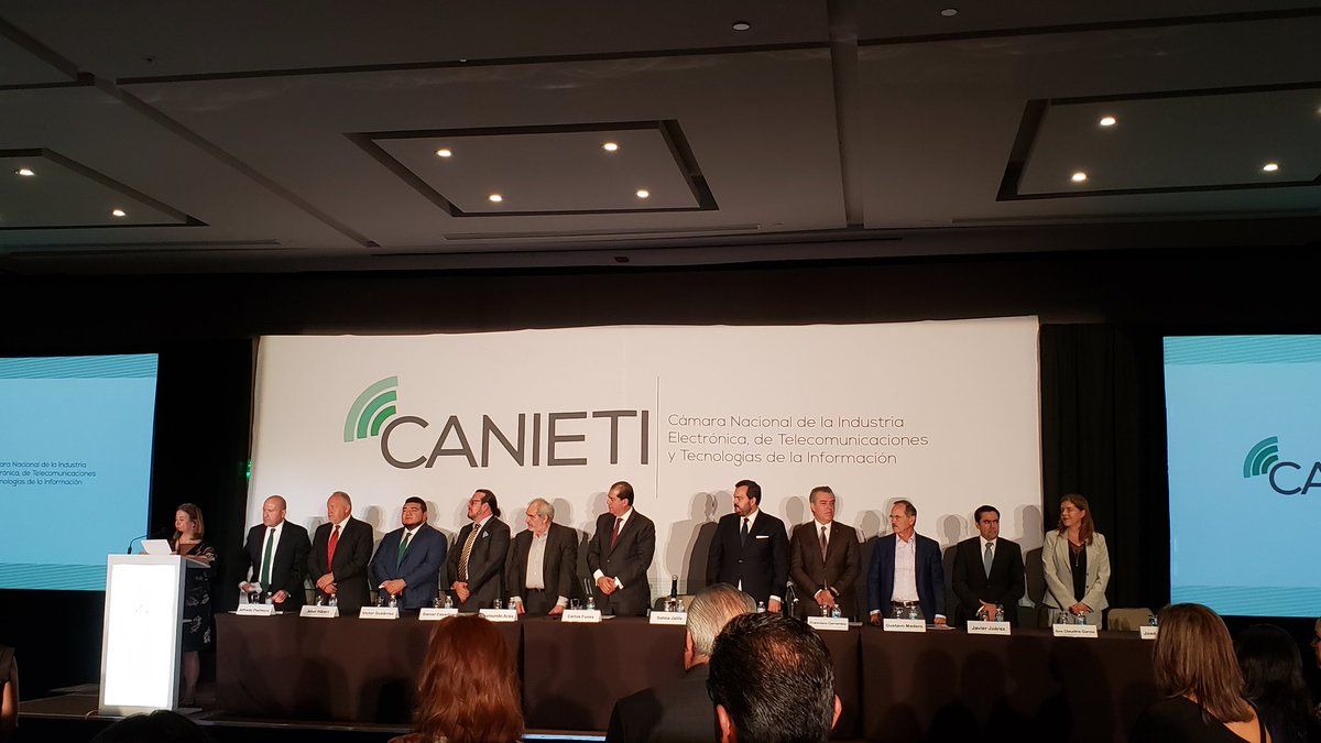 AlPachecoVa's tweet photo. Muchas gracias a todos los que han hecho posible una casa llena nuevamente. Asamblea General Ordinaria @CANIETI. Muchas felicidades Carlos Funes, nuevo Presidente y un reconocimiento para Mario de la Cruz, por sus 3 años al frente de la Cámara. https://t.co/qyMYzOpFbu