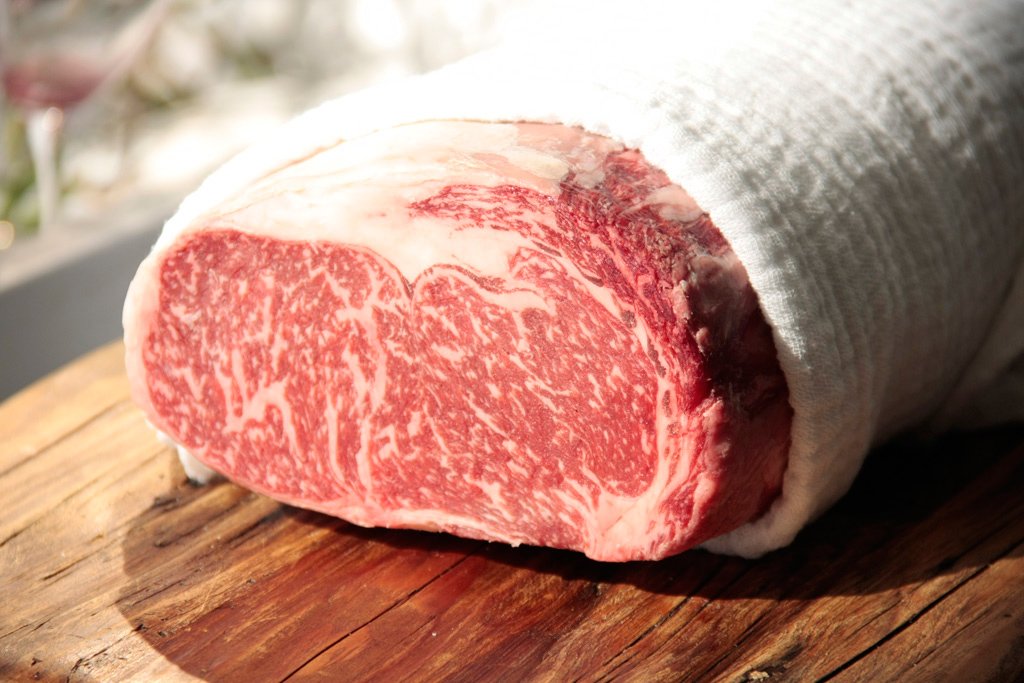 MarbleGenetics's tweet image. Wagyu cattle's genetic predisposition yields a beef that contains a higher percentage of omega-3 and omega-6 fatty acids than typical beef. The increased marbling also increases the ratio of monounsaturated fats to saturated fats.