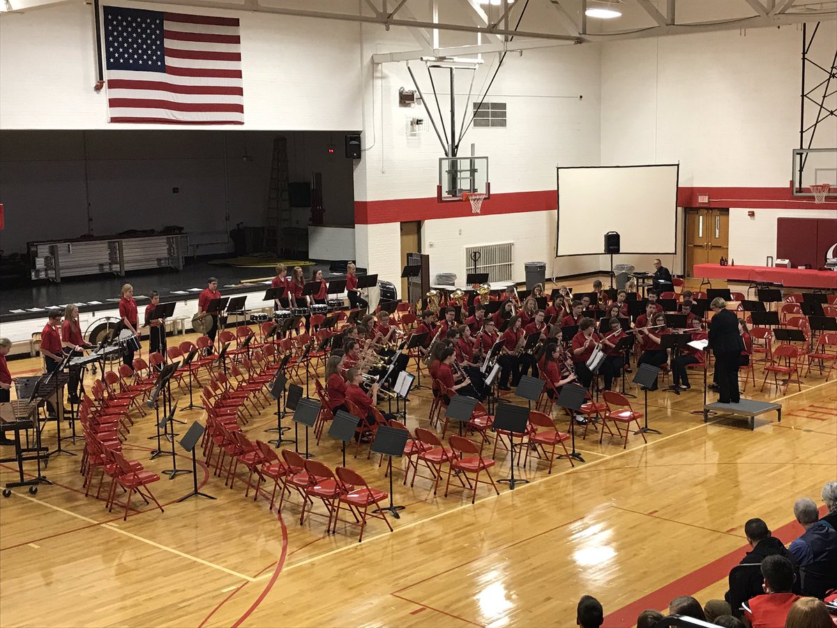 Terrific AMS/AHS combined band concert. Well done!!!!@katemetzger63 <a href="/DanSodomka/">Dan Sodomka</a> #aurorahuskies