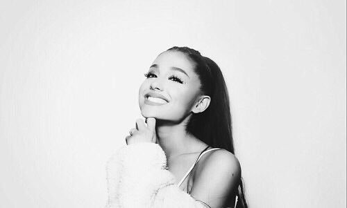 G0DISWOMAN's tweet photo. She is my light that illuminates all days, she is the reason why the who i'm happy, she is so loving, humble, comprehensive, is wonderful in all possible forms, is my inspiration, is my whole life, i love her with all my soul.  #6yearsofarianagrande https://t.co/Rq1mtA0byL