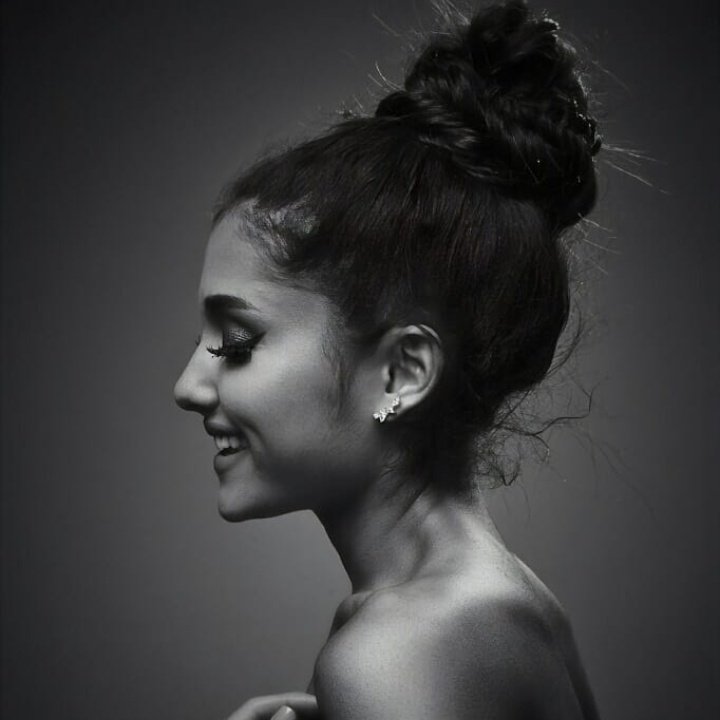 greedyforHP's tweet photo. te conheci pq uns migos disseram q eu lembrava uma "cat" daí descobri q ela era a mesma q cantava umas músicas q eu gostava  e foi nesse ponto q me apaixonei por ariana grande!! 
#6YearsOfArianaGrande https://t.co/WemS1o92OY