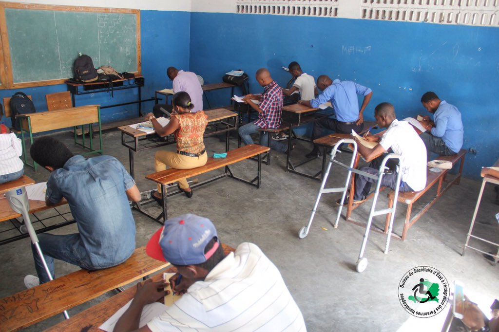 BSEIPH's tweet photo. Les épreuves écrites dans le cadre du Concours organisé par l’@omrhHT de concert avec le #BSEIPH en vue du recrutement de 50 jeunes handicapés dans la fonction publique a eu lieu le dimanche 24 mars 2019, au Lycée Anténor Firmin. https://t.co/KrBnQH1Q4A