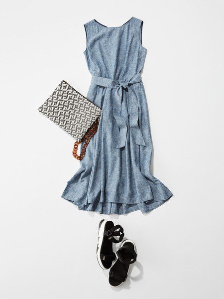 Plst プラステ たっぷりとタックが入ったミモレ丈のフレアワンピースは 揺れる裾がエレガントな雰囲気 リネン混の素材だから カジュアルな靴とも相性がいいんです クラッチバッグと スポサン で モダンスポーティなコーディネートに T Co