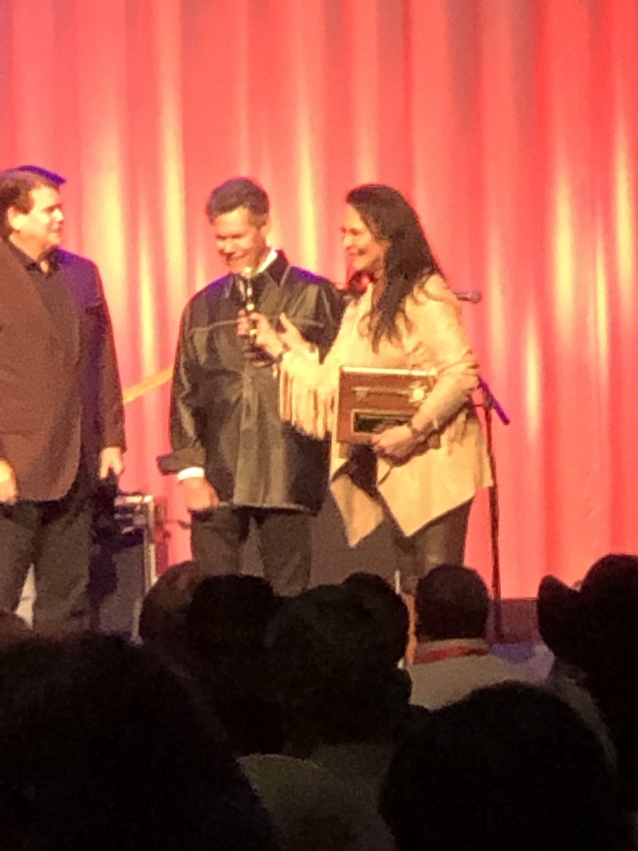 JennBennRRT's tweet photo. An honor to be in the presence of the great legend Randy Travis https://t.co/lXKAbf0GzF