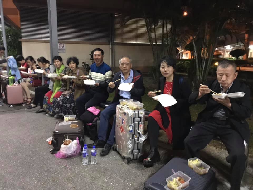 asiaonecom's tweet photo. Tourists upload photos of their 7hr wait at customs to enter Malaysia through the #SecondLink. https://t.co/ULFDYZxpAb @TourismMalaysia https://t.co/POt79AF1hC