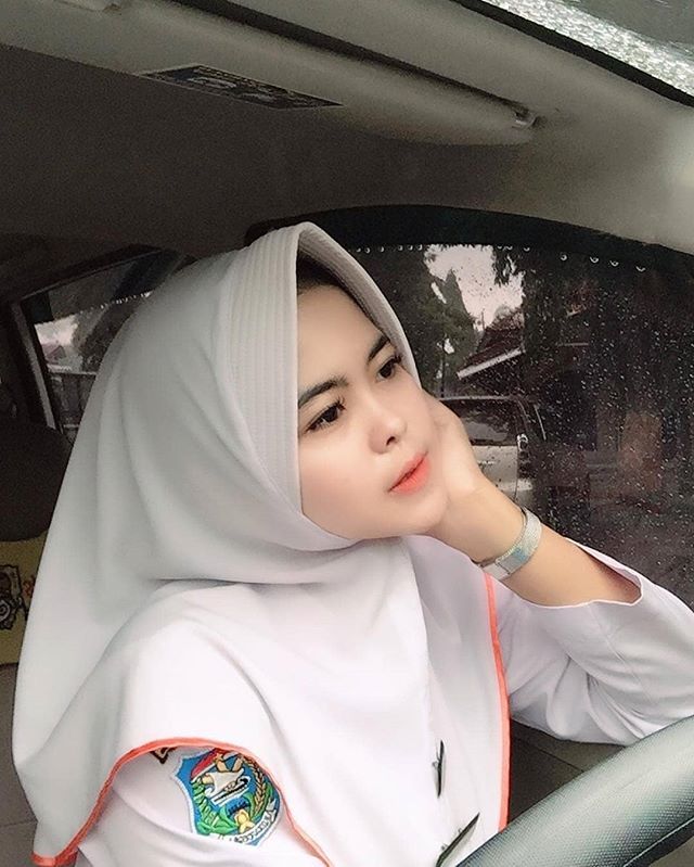 .
#Repost @delaaykuzma
• • •
Kalau hati manusia dibuat rumit dengan adanya perasaan, maka mungkin dunia ini dibuat indah dengan adanya manusia yang menghargai perasaan ✨
.
.
Partner 🔥
@polritni_tenagamedishits
.
@tenaga_medis_idaman

#bidanperawa… ift.tt/2FsD6vT