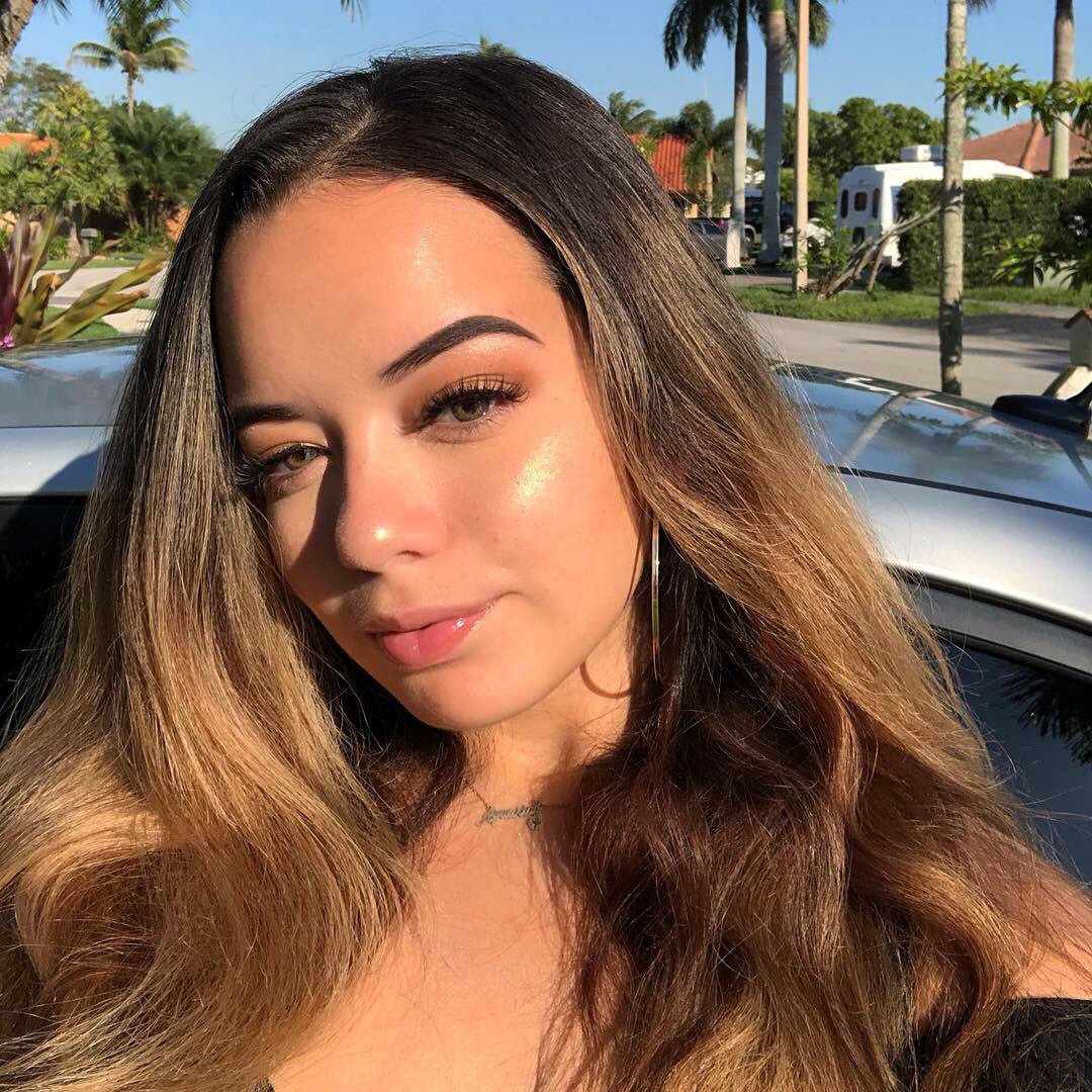 GoddessArelys's tweet photo. When you're as hot as I am, it's so easy to get what i want from little wallet losers. ✨💵

#findom #financialdomination https://t.co/Y9c8pvl78T