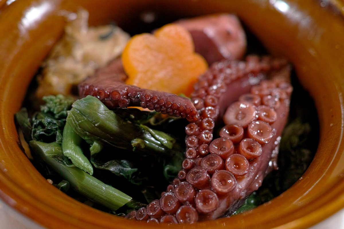 japantrip_jp's tweet photo. Takomeshi, a rice dish using octopus, is one of the regional dishes of Japan. ”Hippaaridakomeshi” in the picture is the Awaji-ya station lunch in Kobe City, Hyogo Prefecture.
https://t.co/mBaXcZPkbj
#japantrip #hyogo #kobe #takomeshi #hipparidakomeshi https://t.co/qTwm6wjCsS