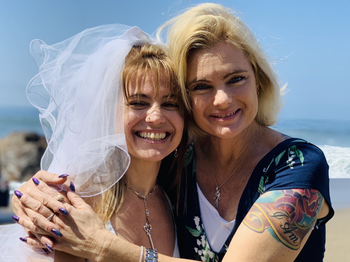 erikaeleniak's tweet photo. My sista, the most beautiful bride in the world &amp; my new amazing bro-in-law, congratulations on your marriage. I love you!
#love 
#amazing 
#Malibu 
#weddingday 
#onesidezero
#Forever https://t.co/eI9DjnPYlW